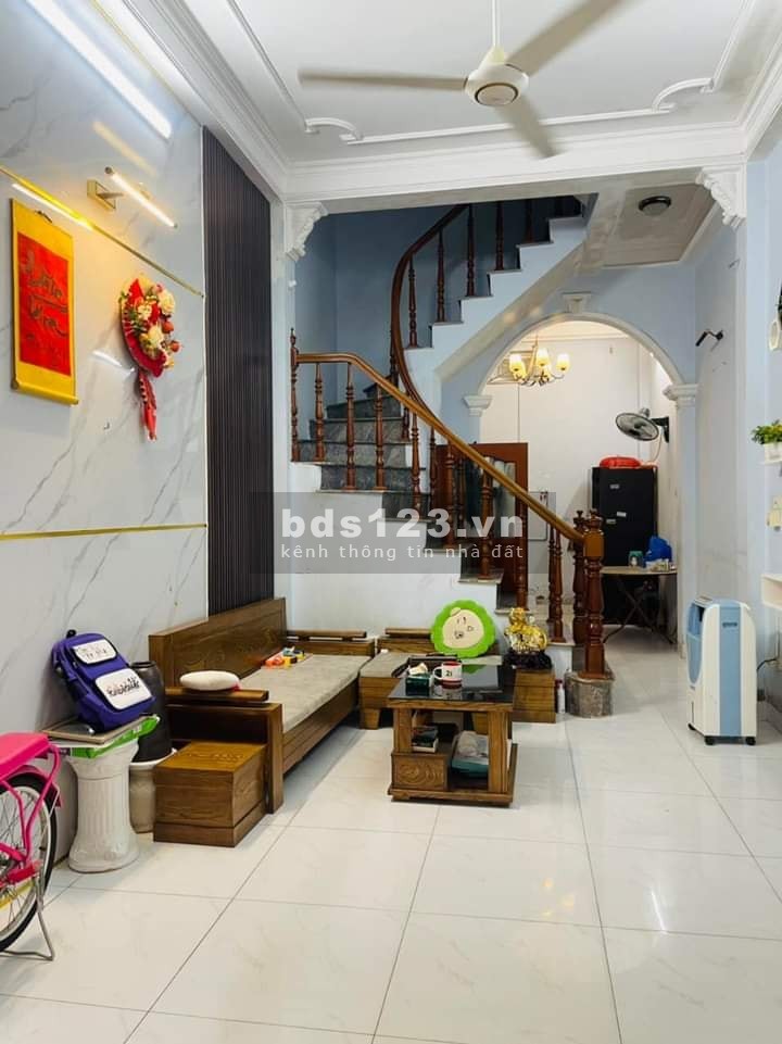 Bán nhà Xã Đàn, Đống Đa, diện tích 42m2, 5 tầng, nhỉnh 4 tỷ, nhà thoáng, full nội thất.