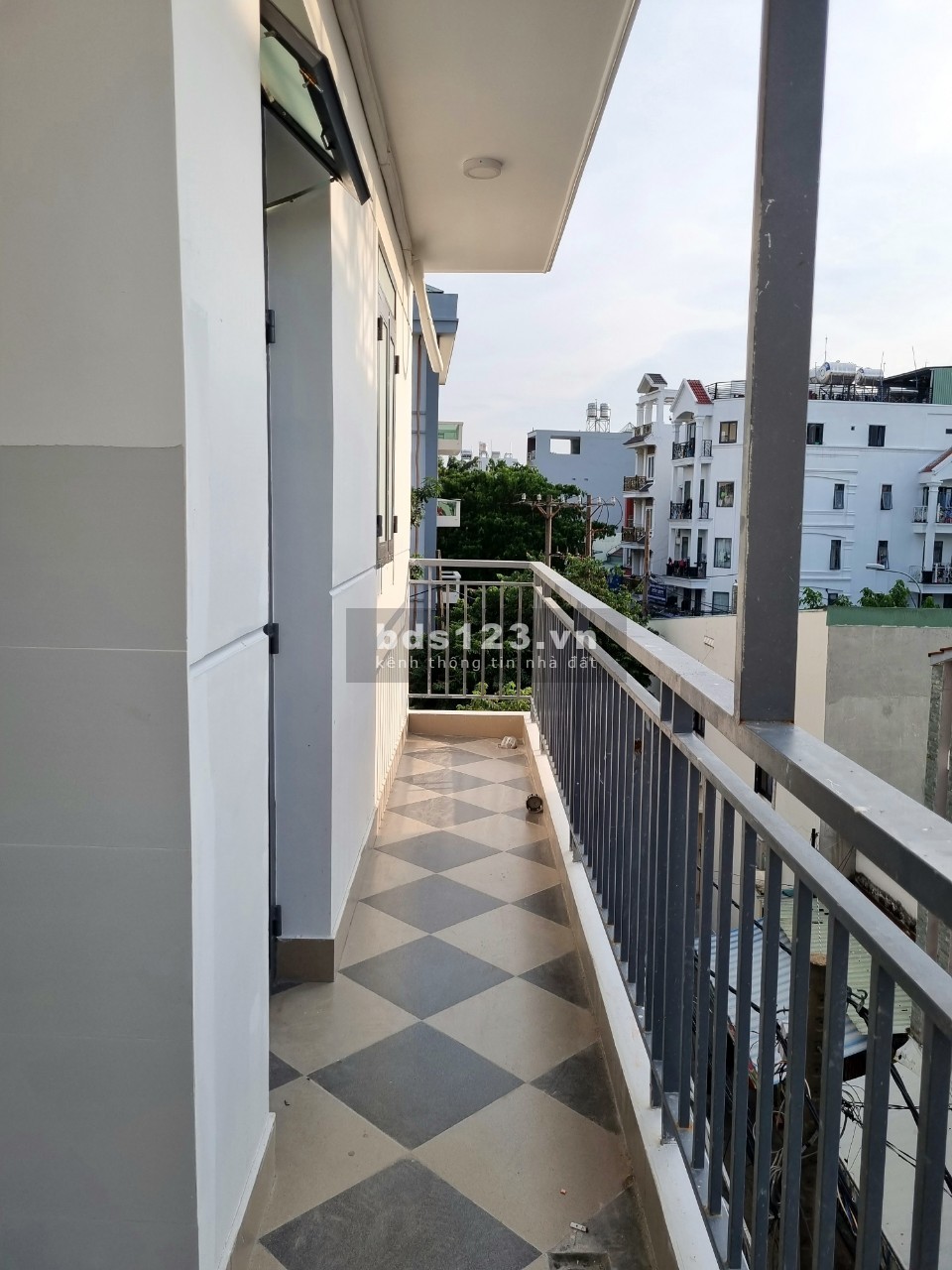Phòng trọ mới khai trương, mới 100%, máy lạnh, gác lửng + bếp, ngay Lê Trọng Tấn.