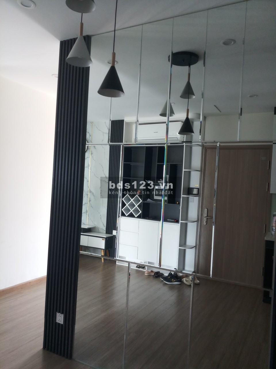 Bán căn hộ 2PN diện tích 64m2 tại chung cư Vinhomes Smart City. Có thương lượng