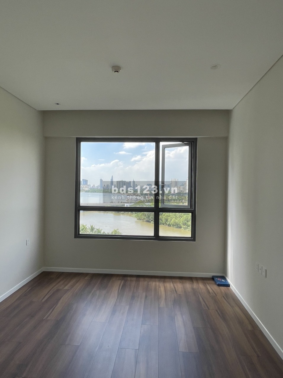 Bán căn hộ 3 pn view trực diện sông, loại phòng khách rộng đẹp nhất dự án. 0362347977 (Ms. Thảo).
