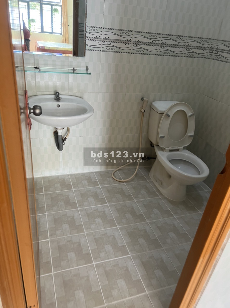 Căn hộ, phòng trọ rất rộng 50m2, máy lạnh, Ban Công, bếp, giờ tự do.....gần chợ Tân Hương