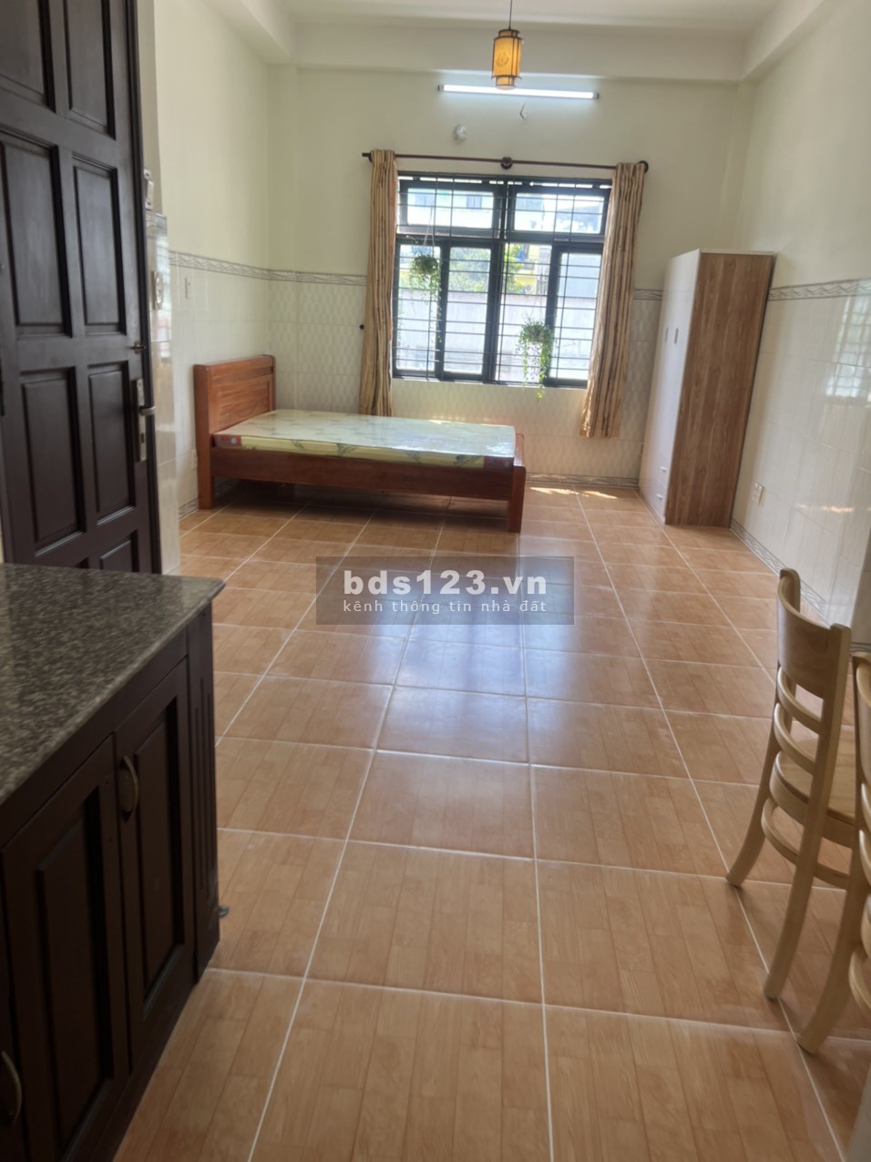 Căn hộ, phòng trọ rất rộng 50m2, máy lạnh, Ban Công, bếp, giờ tự do.....gần chợ Tân Hương