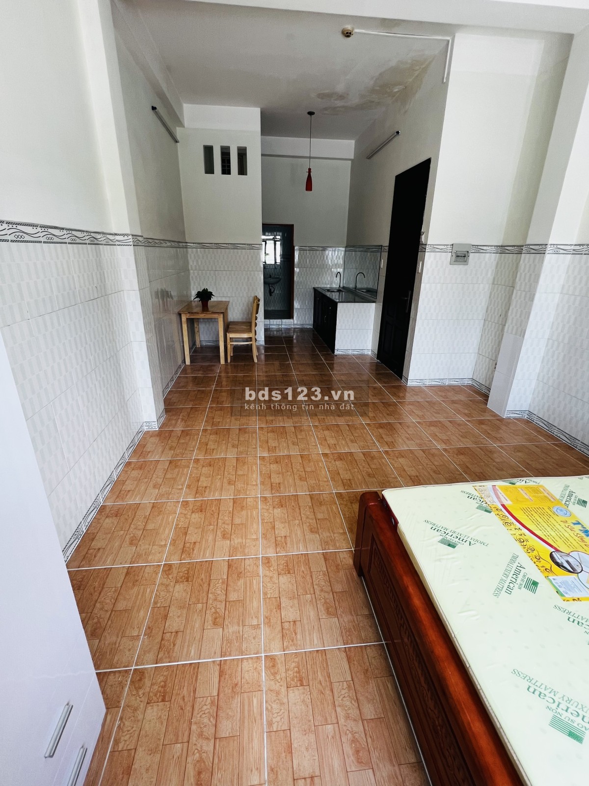 Căn hộ, phòng trọ rất rộng 50m2, máy lạnh, Ban Công, bếp, giờ tự do.....gần chợ Tân Hương