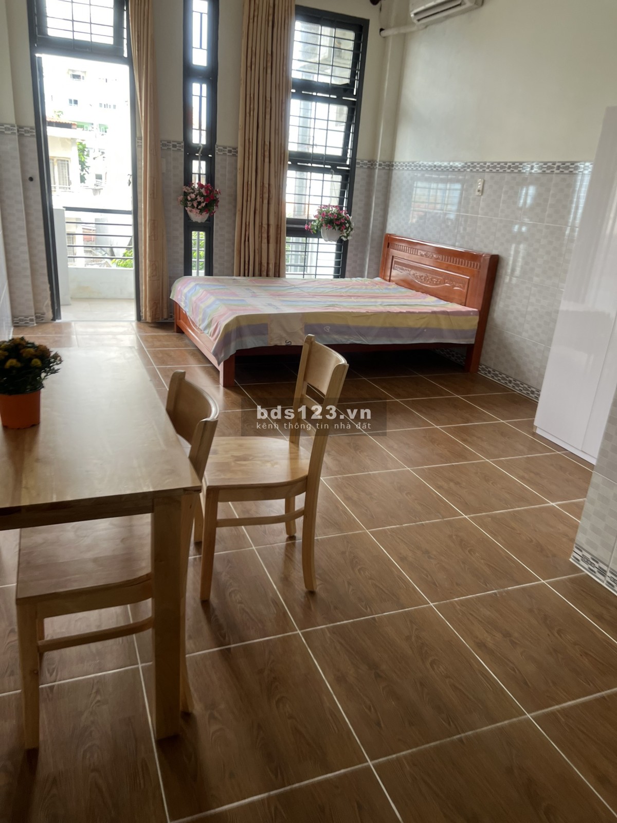 Căn hộ, phòng trọ rất rộng 50m2, máy lạnh, Ban Công, bếp, giờ tự do.....gần chợ Tân Hương