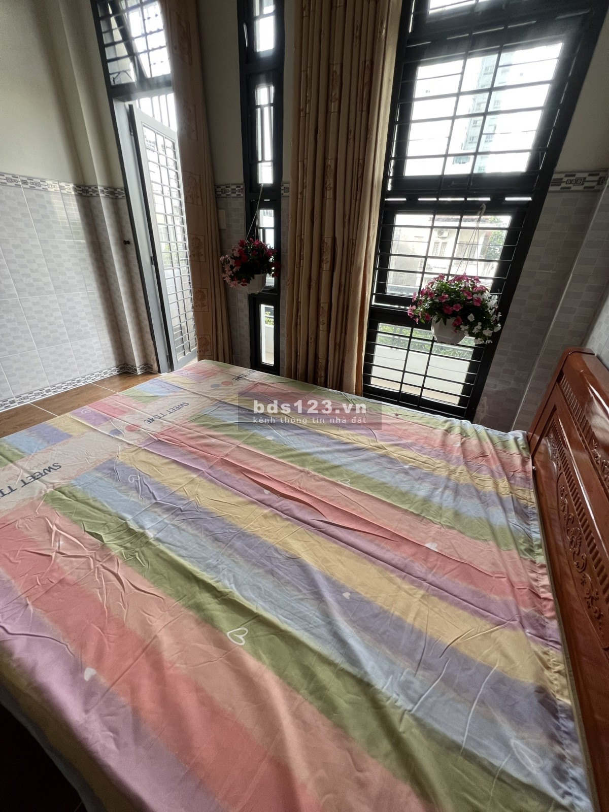 Căn hộ, phòng trọ rất rộng 50m2, máy lạnh, Ban Công, bếp, giờ tự do.....gần chợ Tân Hương