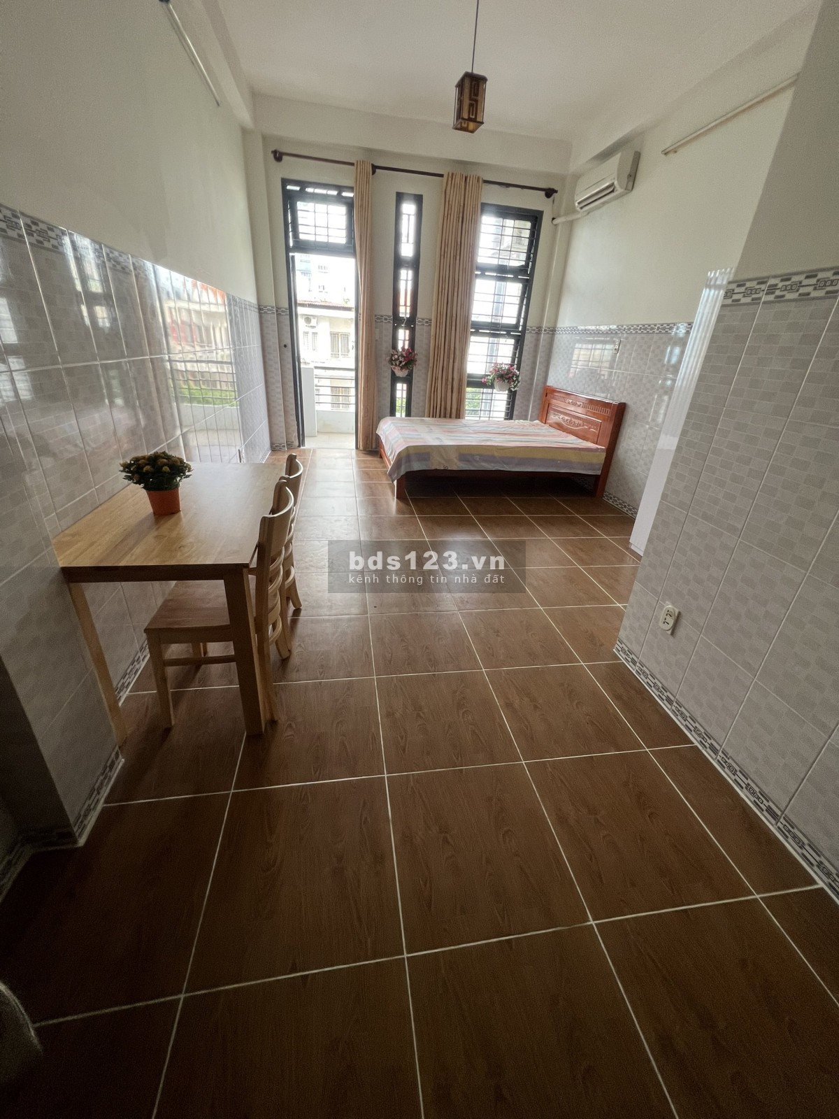 Căn hộ, phòng trọ rất rộng 50m2, máy lạnh, Ban Công, bếp, giờ tự do.....gần chợ Tân Hương