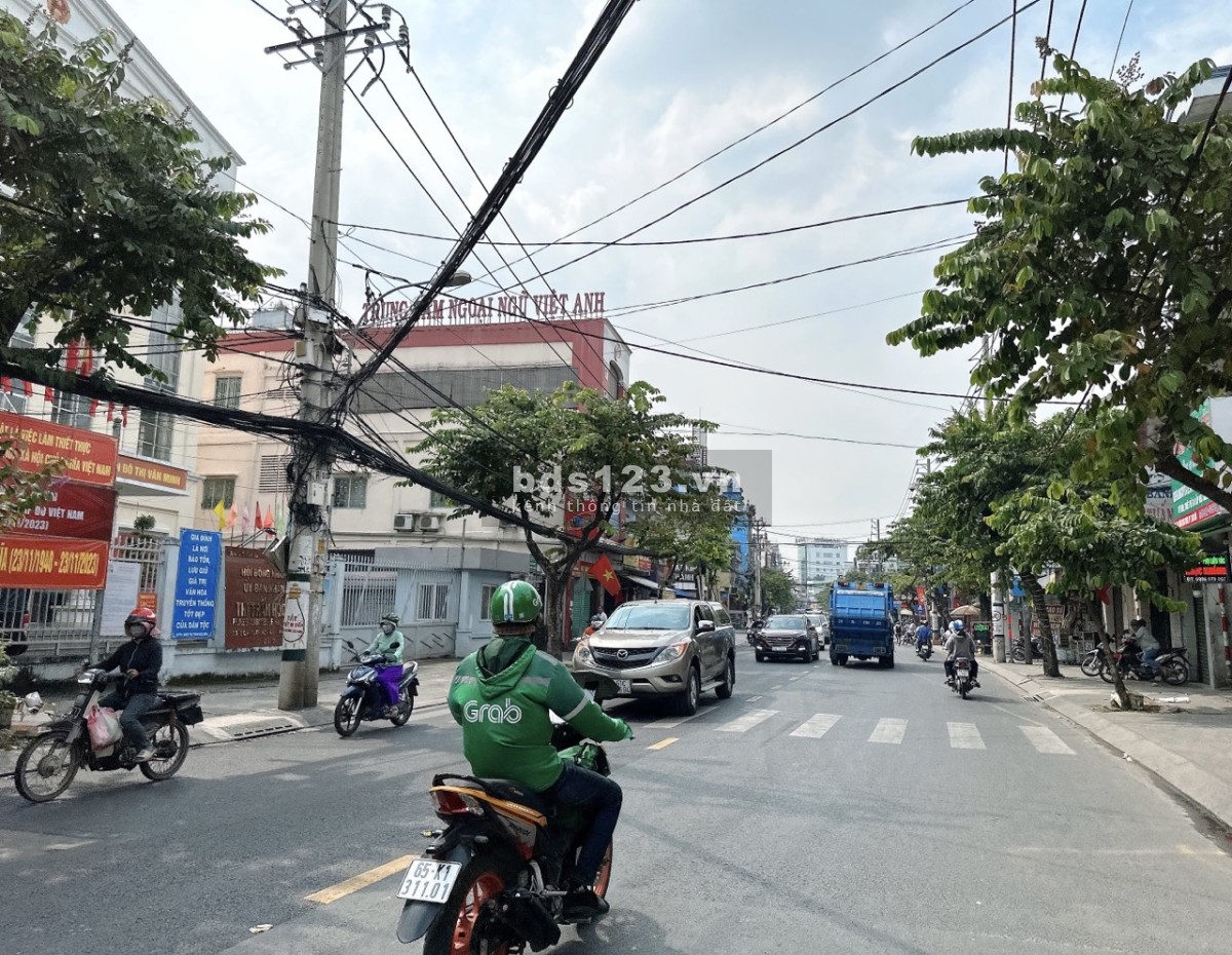 Quá RẺ DT khủng 330m2 ngang 11m Quang Trung 3 tầng KD đa nghề gần chợ Hóc Môn 11.25 tỷ.