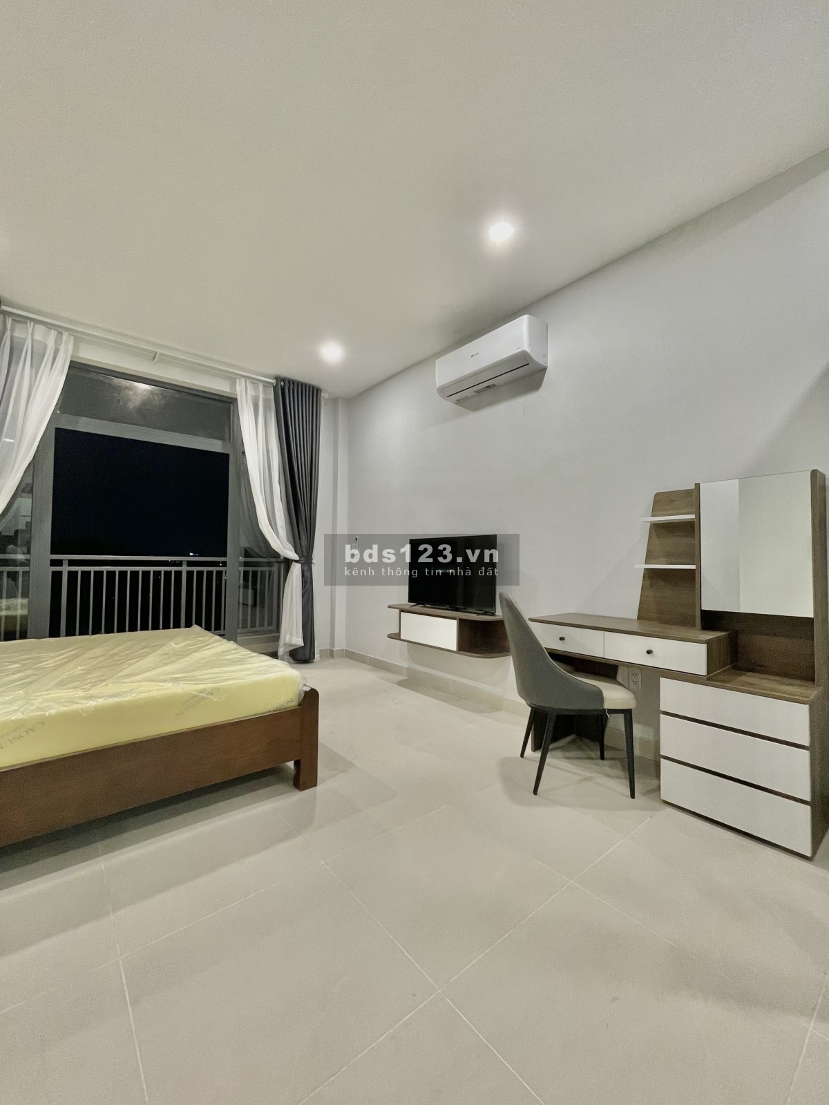 Phòng studio ban công thoáng mát, full nội thất, gần đh Văn Lang, bến thành,….quận 1