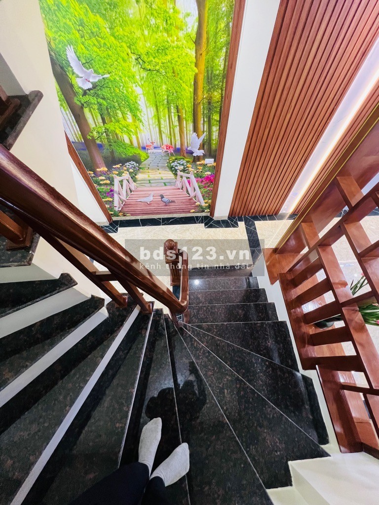 Nhà đẹp mới koong - Hai mặt thoáng - Ngỏ thông các ngã - Ô tô đỗ cửa
