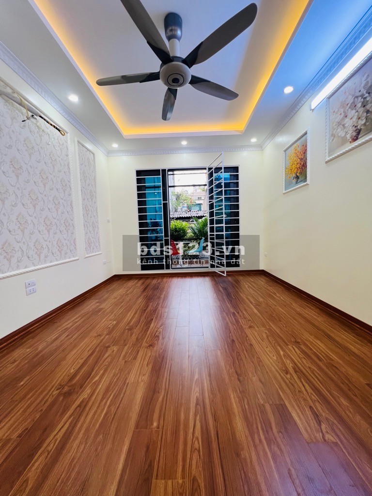 Nhà đẹp mới koong - Hai mặt thoáng - Ngỏ thông các ngã - Ô tô đỗ cửa
