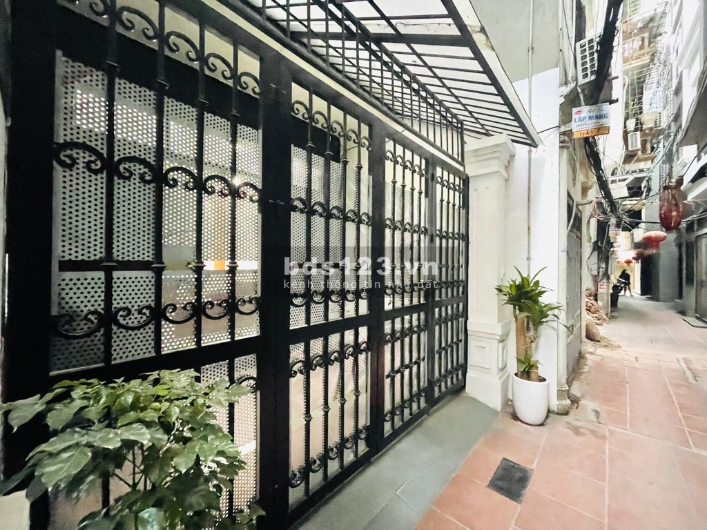 Nhà đẹp đón Tết - Ngõ thông - Gần phố - Sát ngã tư Sở ở sướng