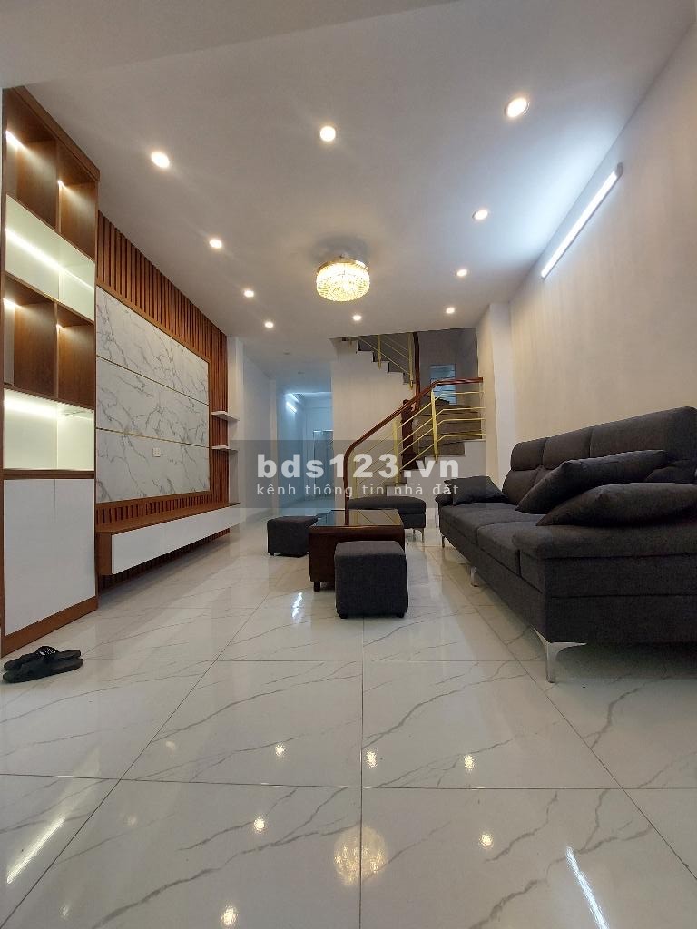 Bán nhà Nguyễn Hoàng, 50m2, 4 tầng, 4 phòng, 5 vệ sinh, 4.3 tỷ