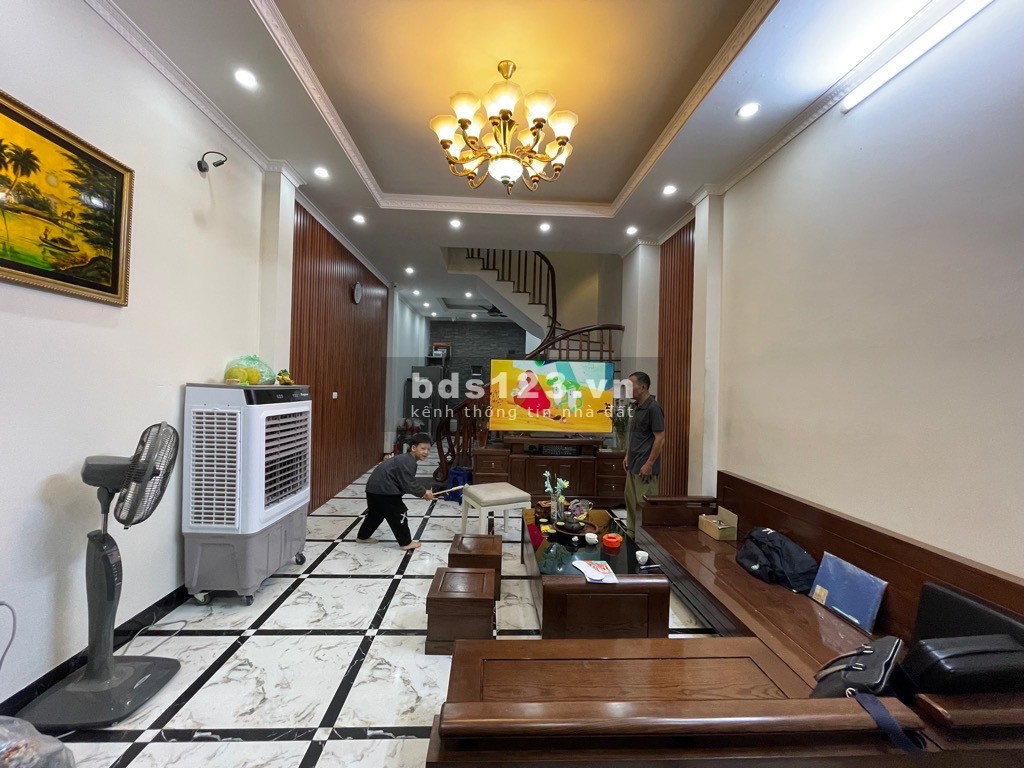 Nhà đẹp đón Tết - Ngõ thông - Gần phố - Sát ngã tư Sở ở sướng