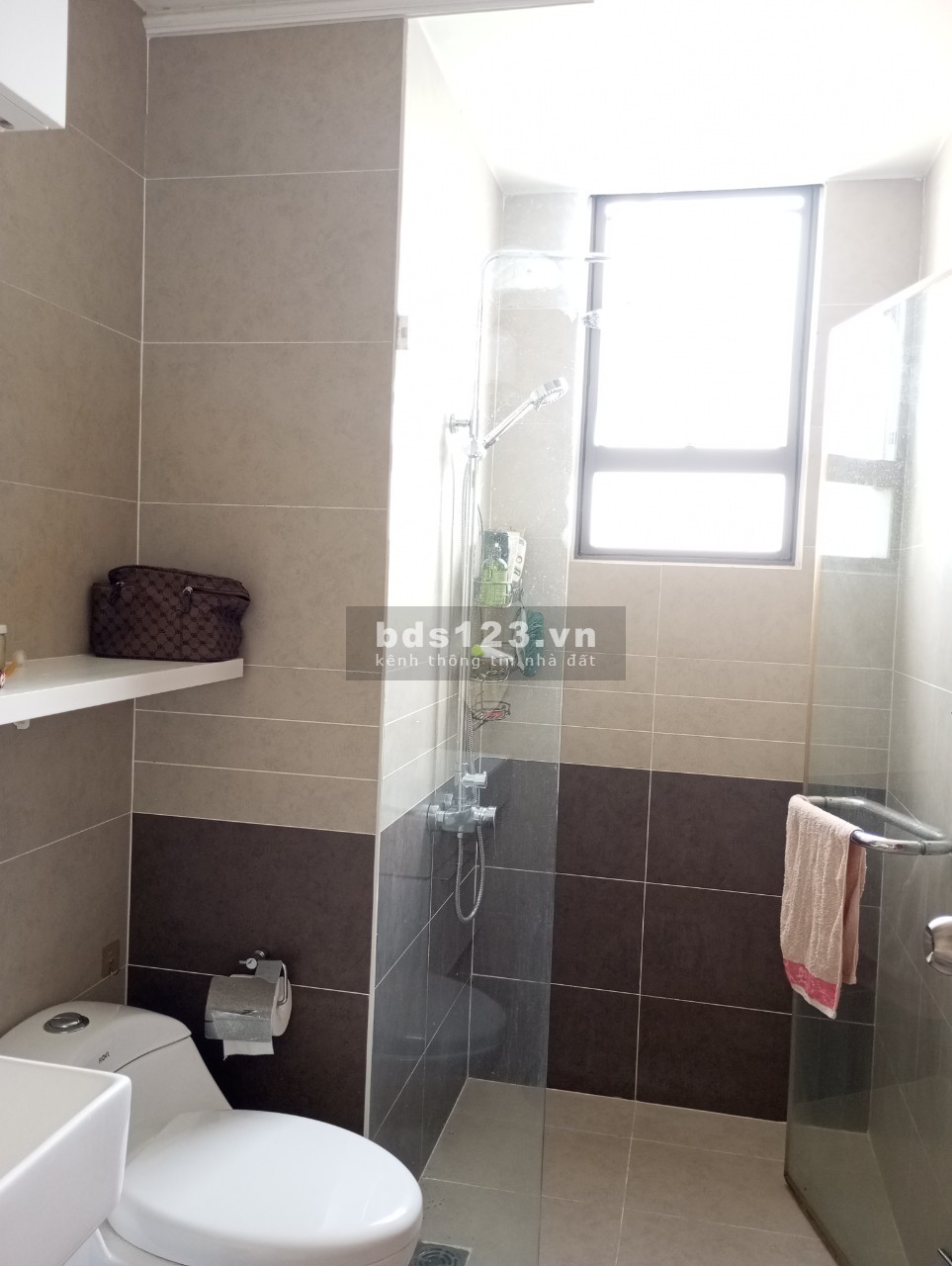 View TP! Cho thuê căn hộ The Sun Avenue 96m2 full nt 21.4 triệu nhà đẹp