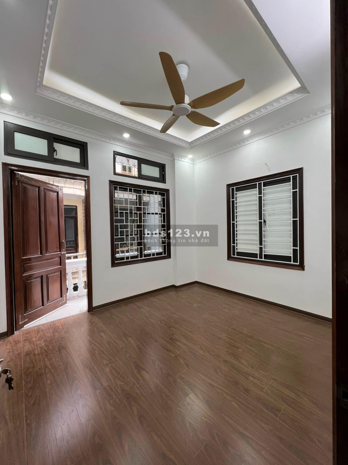 nhà đội cấn ba đình phân lô, lô góc xây 5 tầng luôn 5,8 tỷ.