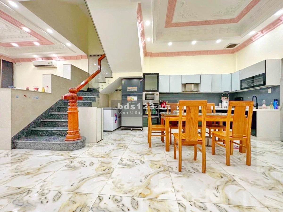 Bán gấp nhà 2 lầu đẹp mới DT 8x18m mặt tiền Nguyễn Văn Quỳ Q7 giảm còn 10.5 tỷ