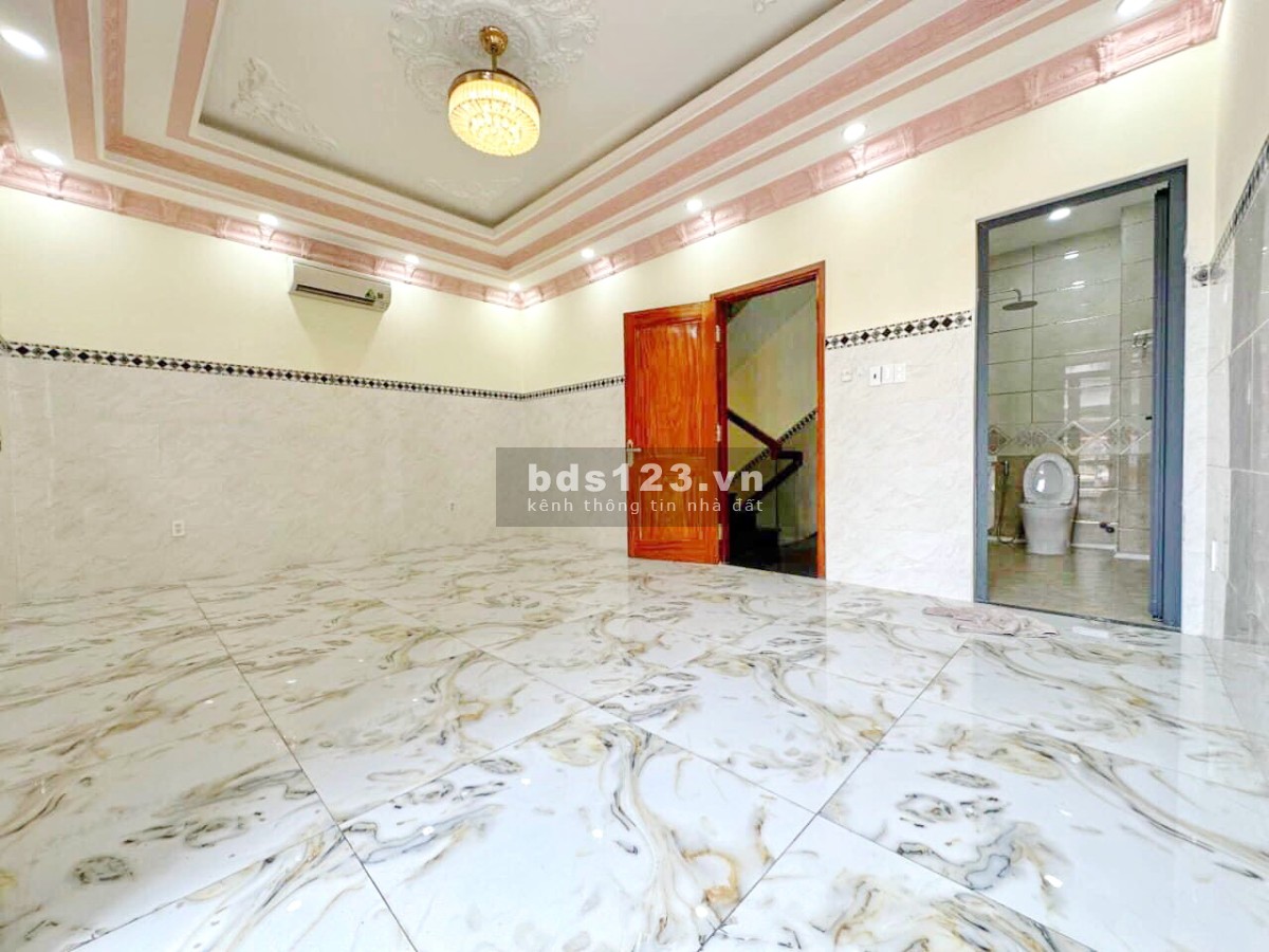 Bán gấp nhà 2 lầu đẹp mới DT 8x18m mặt tiền Nguyễn Văn Quỳ Q7 giảm còn 10.5 tỷ