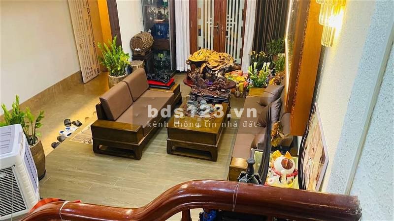 Bán Nhà Phố Hoàng Mai 6.45 tỷ, 66m2, Mặt Tiền 4.8m, nhà 2 thoáng, có sân để xe, ngõ nông