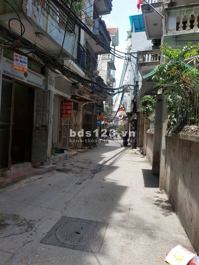 Bán Nhà Phố Hoàng Mai 6.45 tỷ, 66m2, Mặt Tiền 4.8m, nhà 2 thoáng, có sân để xe, ngõ nông