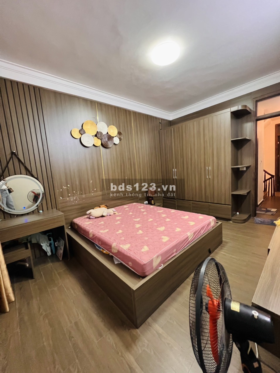 Bán Nhà Phố Hoàng Mai 6.45 tỷ, 66m2, Mặt Tiền 4.8m, nhà 2 thoáng, có sân để xe, ngõ nông