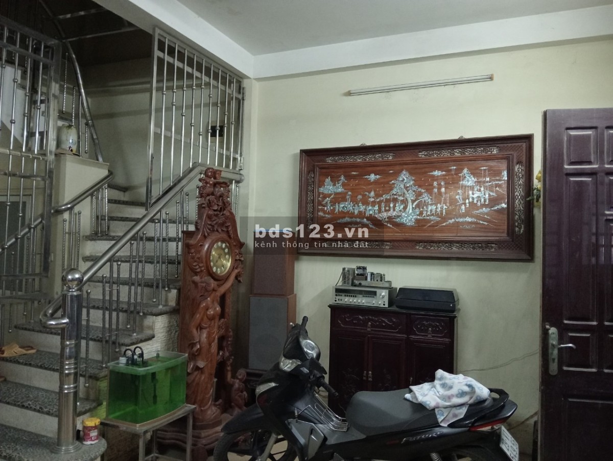 Chính chủ bán nhà khu Tân Mai, quận Hoàng Mai. Ô tô vào nhà, đỗ cửa ngày đêm.