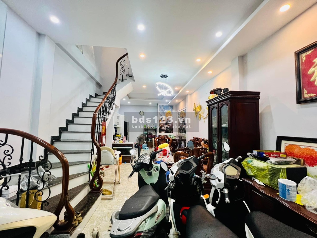 Bán nhà phố Phương Mai – Ô tô đỗ cửa - Nội thất nhập – Dt45m2.Giá 7.5tỷ