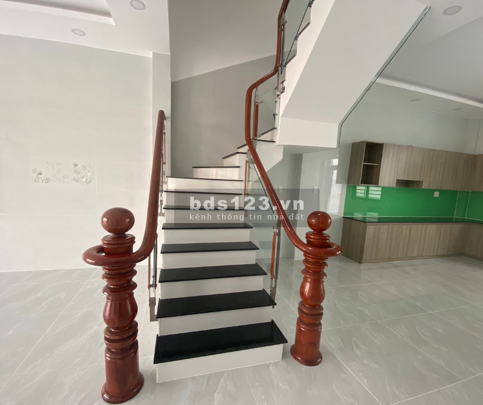 Chủ nhà ngộp thở oxi cần bán nhà TPHCM gấp tại đường Hoàng Phan Thái 740 triệu còn TL
