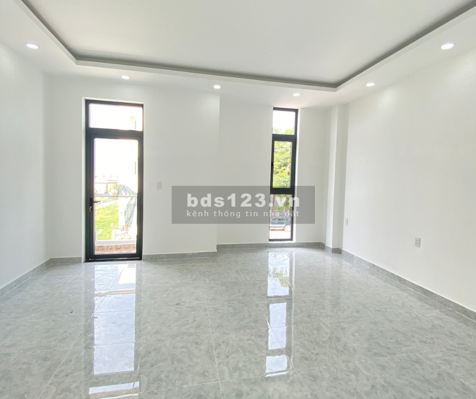 Chủ nhà ngộp thở oxi cần bán nhà TPHCM gấp tại đường Hoàng Phan Thái 740 triệu còn TL