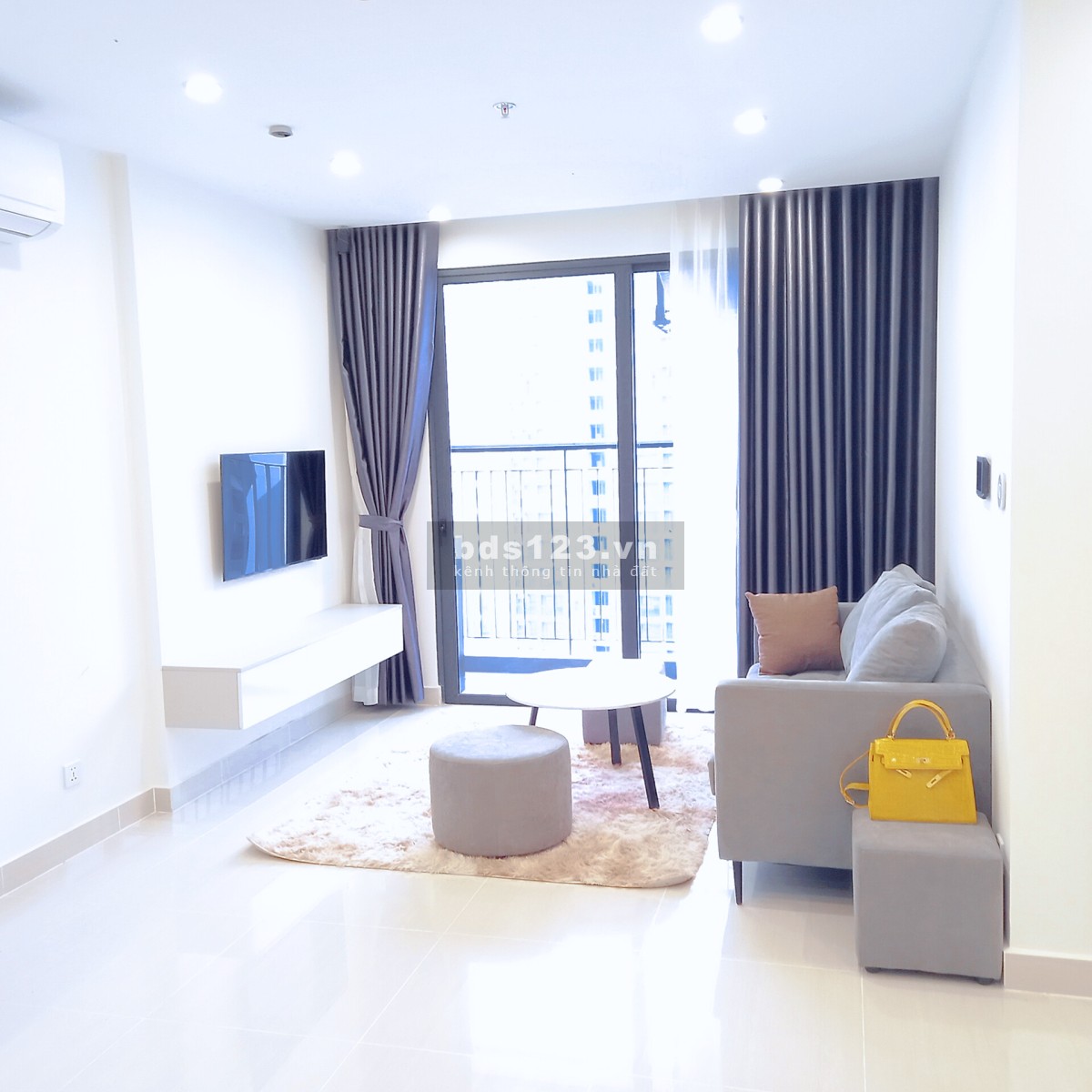 Bán nhanh 1N+1 full đồ 43m GS3 2.050 tỷ bao phí GS3 Vinhomes Smart City