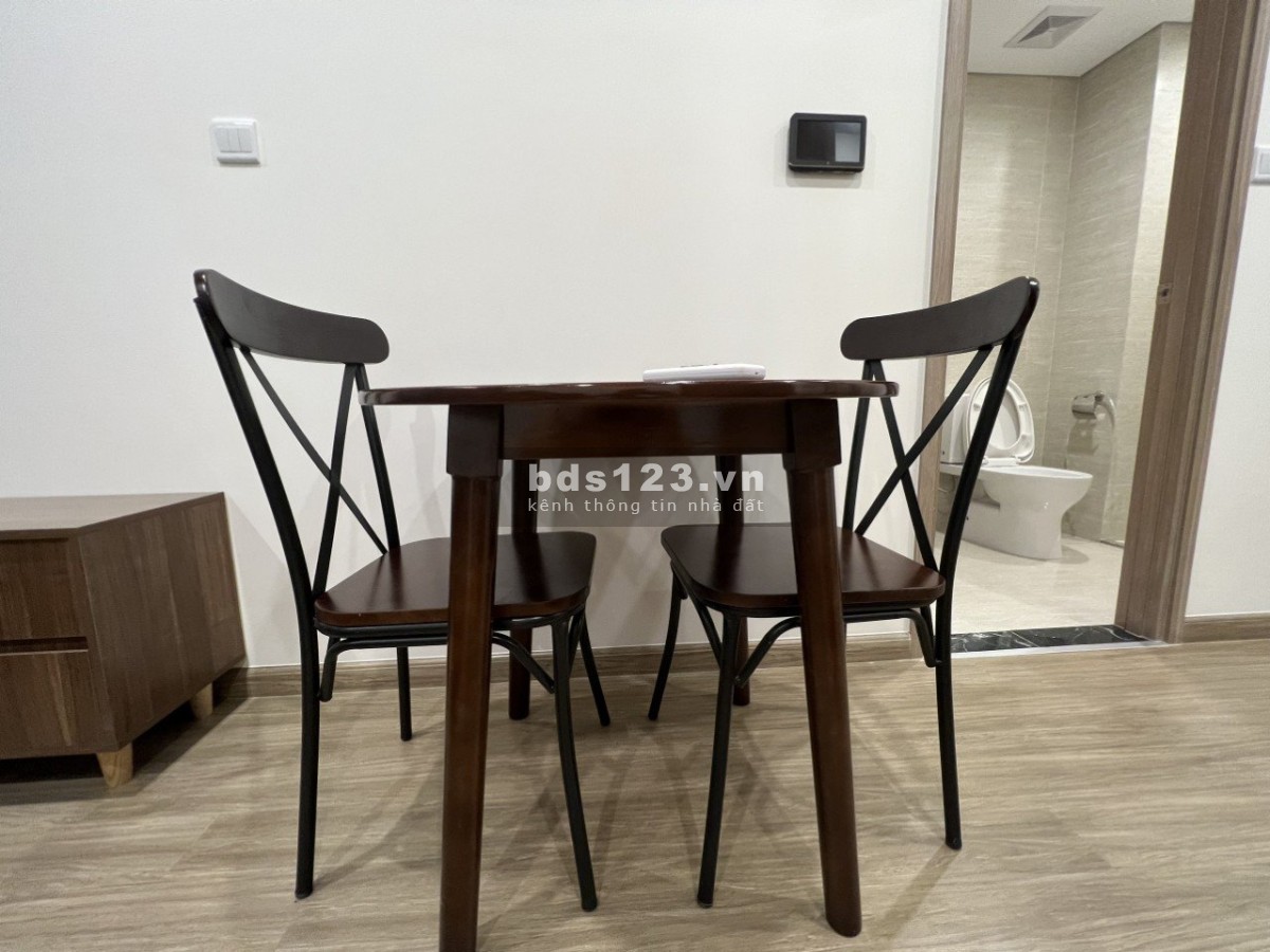 Tìm chủ mới cho căn studio, tầng 3x, bếp cộng đồng tự nấu, diện tích 25m2, full gỗ, giá 1.380 triệu.