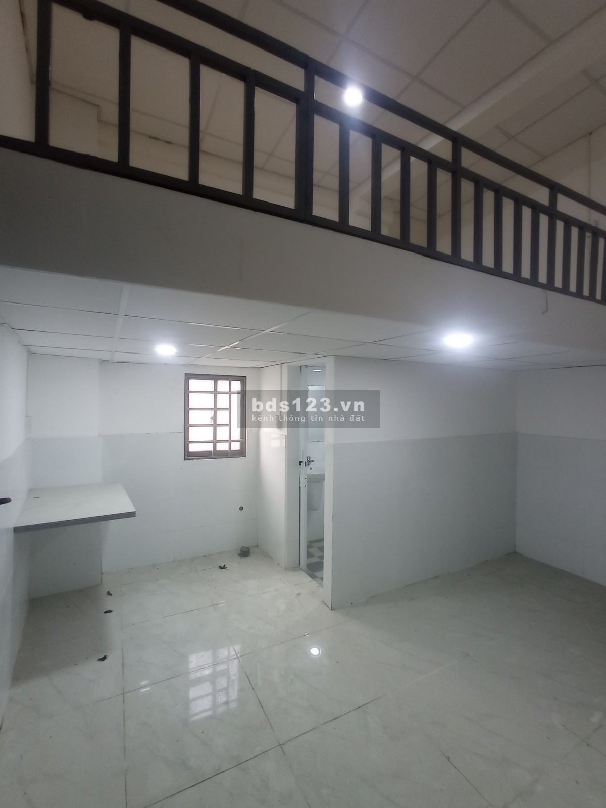 Phòng trọ mới xây 100% rất đẹp như hình, có gác rộng + kệ bếp, xe miễn phí, giờ giấc thoải