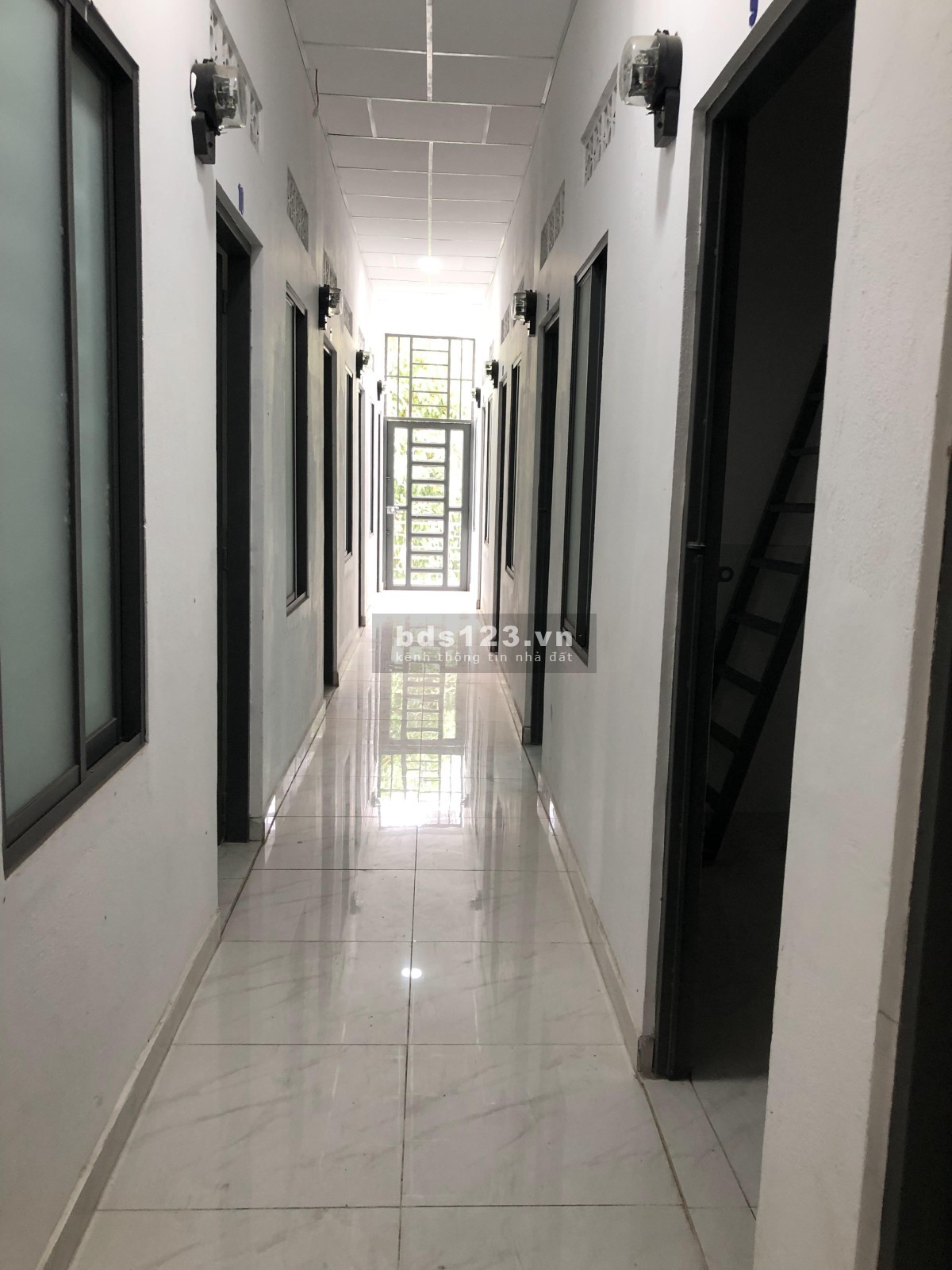 Phòng trọ mới xây 100% rất đẹp như hình, có gác rộng + kệ bếp, xe miễn phí, giờ giấc thoải