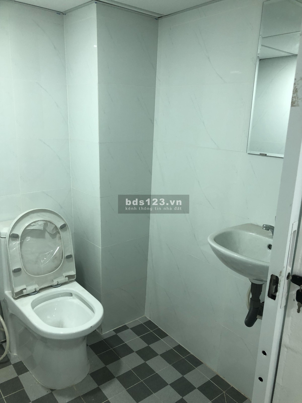 Phòng trọ mới xây 100% rất đẹp như hình, có gác rộng + kệ bếp, xe miễn phí, giờ giấc thoải