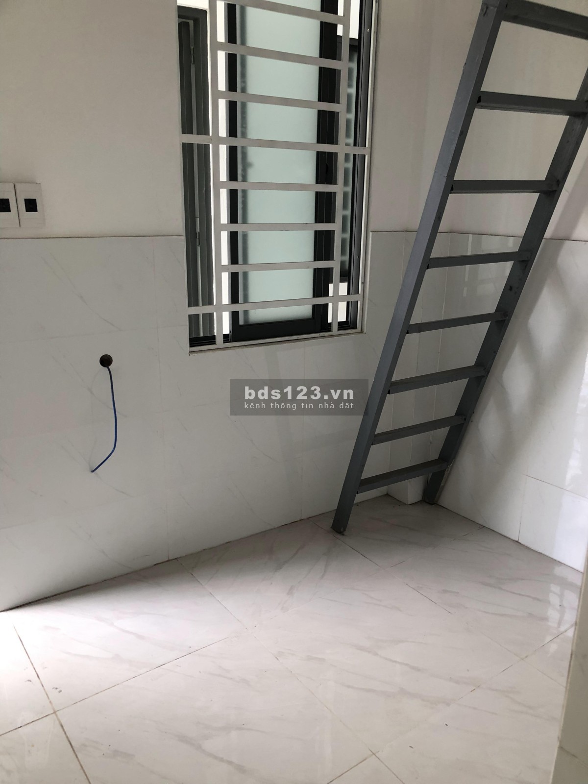 Phòng trọ mới xây 100% rất đẹp như hình, có gác rộng + kệ bếp, xe miễn phí, giờ giấc thoải