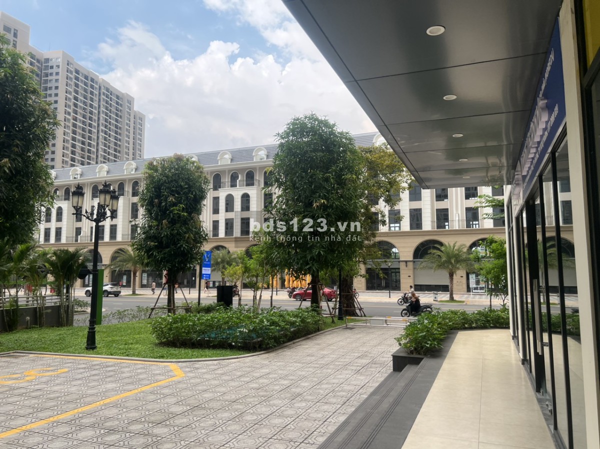 Cho thuê shophouse 57m2 hoàn thiện chỉ 18 triệu tại Vinhomes Quận 9