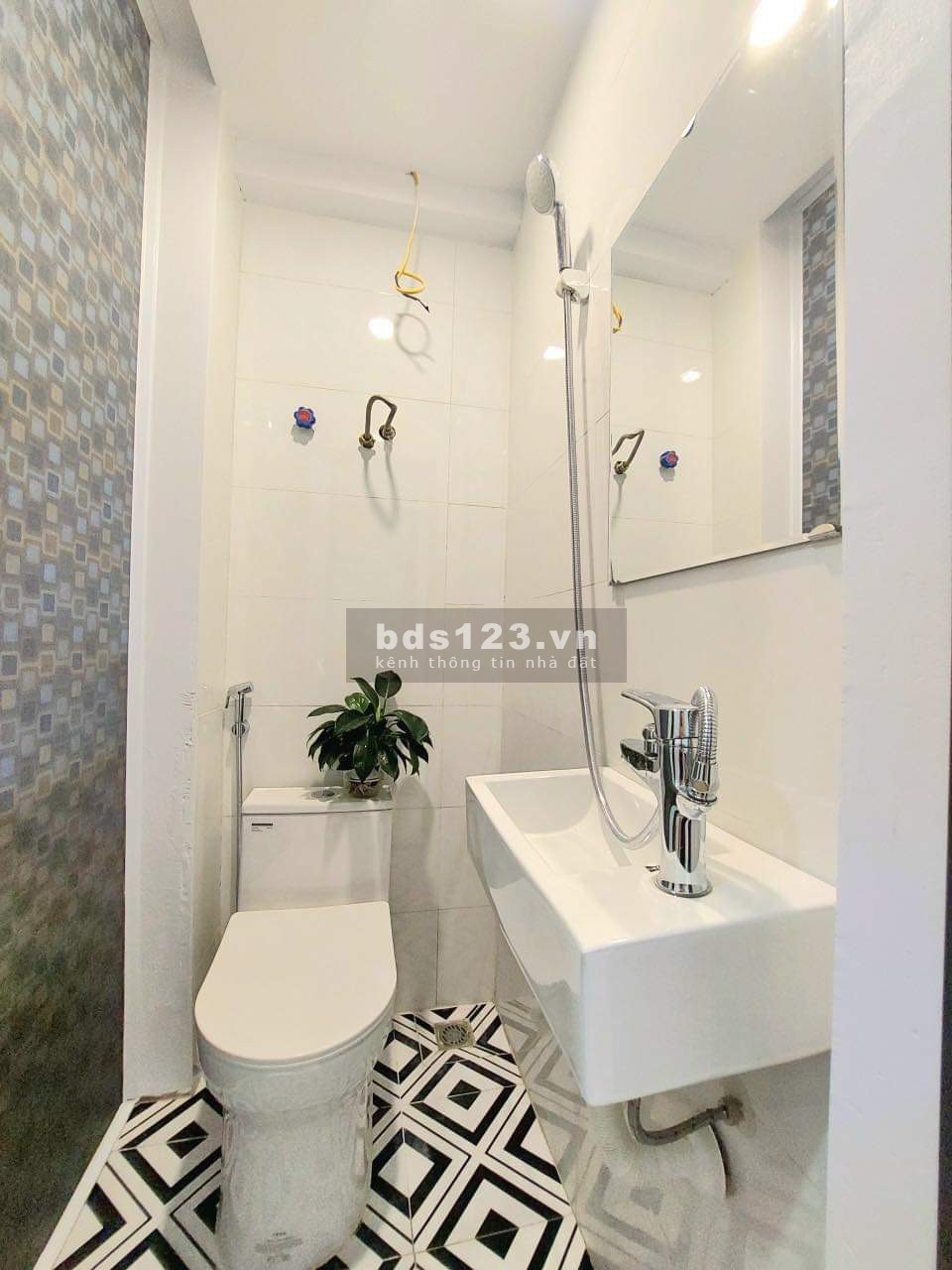 Nhà siêu đẹp, sổ riêng tại quận Hai Bà Trưng, mặt ngõ thông, full nội thất, ở ngay, giá chỉ 1.x tỷ.