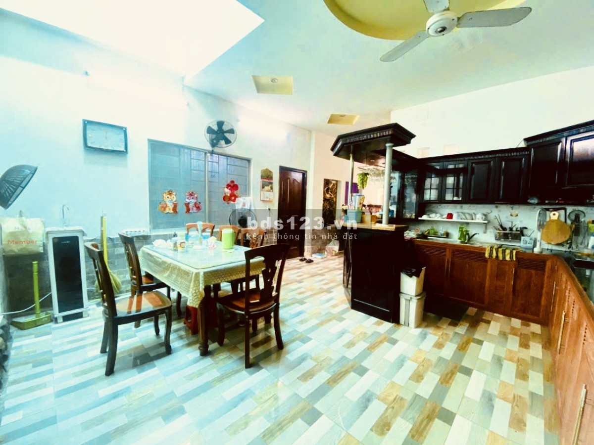 Bán Nhà Trường Thọ Thủ Đức - Hẻm 8m gần Mặt Tiền 3 tầng 135m2 giá 13 tỷ