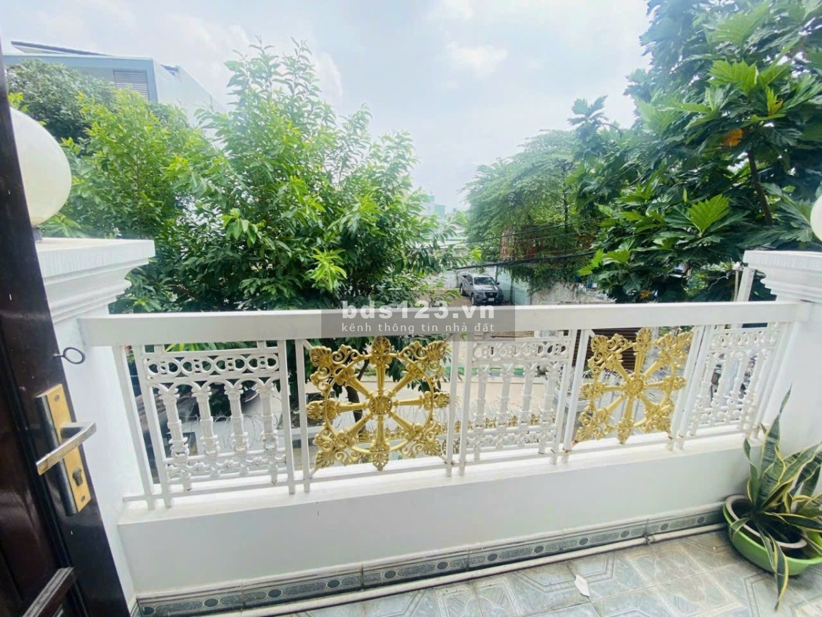 Bán Nhà Trường Thọ Thủ Đức - Hẻm 8m gần Mặt Tiền 3 tầng 135m2 giá 13 tỷ