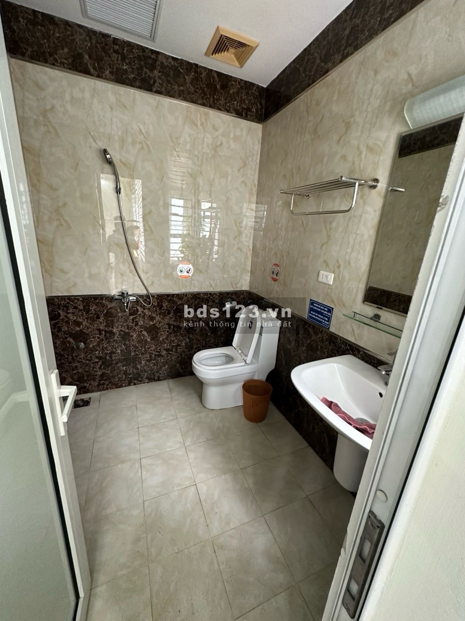 Cho thuê sàn văn phòng diện tích 120m2 tại Vũ Phạm Hàm, Cầu Giấy, Hà Nội