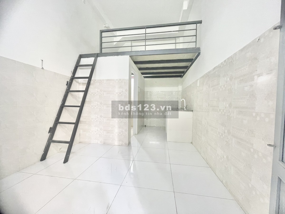 Tòa nhà mới xây đẹp tinh tươm, Máy Lạnh + Gác lửng cao, ban công riêng, có thang máy