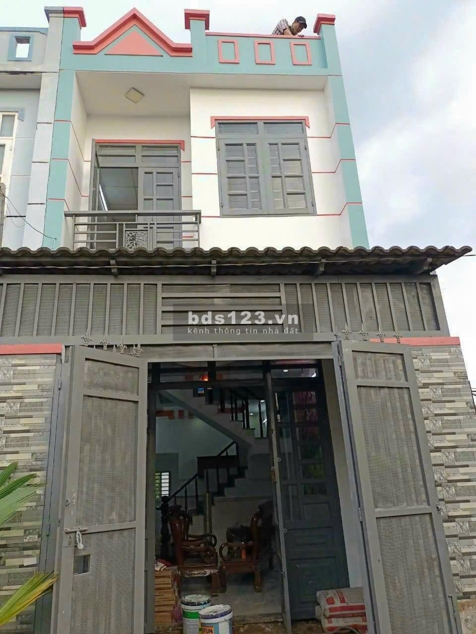 Bán ngộp căn nhà cách trường tiểu học Tân Quý Tây BÌNH CHÁNH 50m 680 triệu