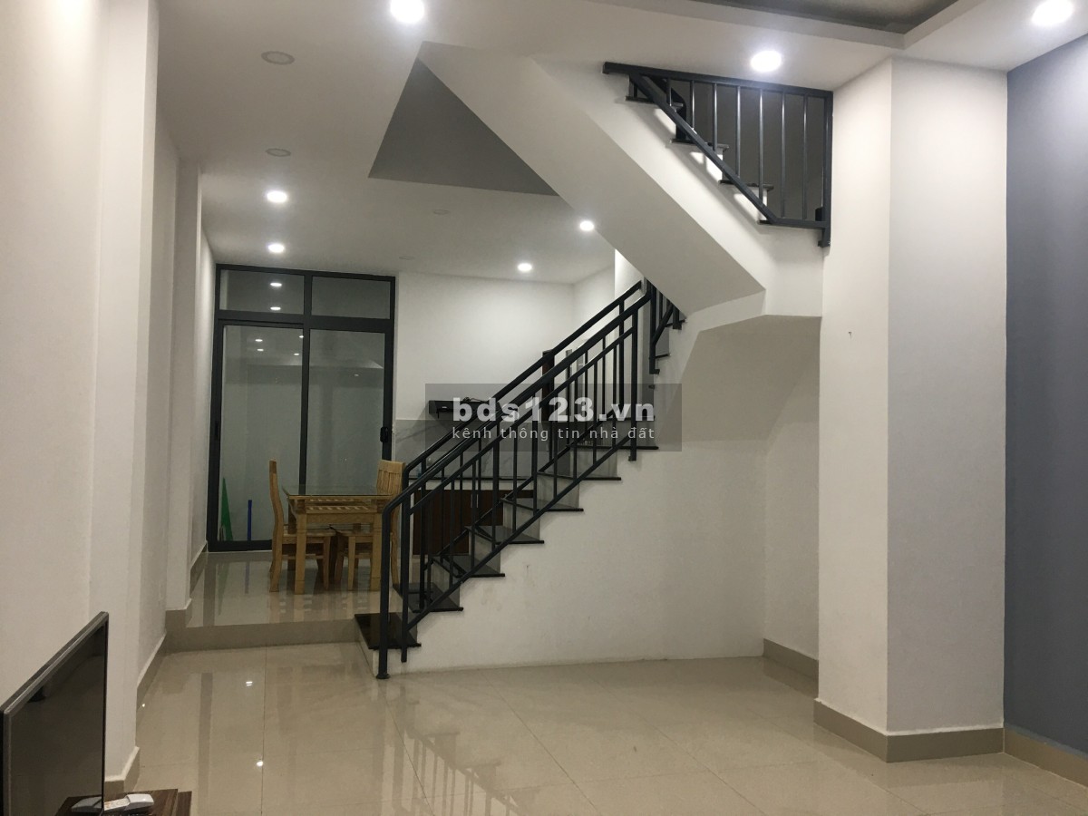 Cho thuê nhà có nội thất 2pn 3wc, gần tu viện Khánh An Quận 12