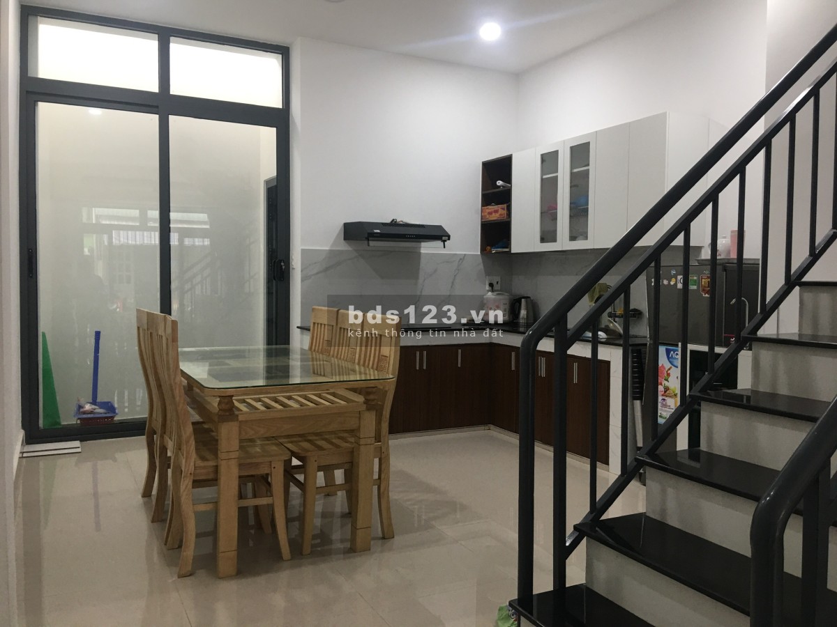 Cho thuê nhà có nội thất 2pn 3wc, gần tu viện Khánh An Quận 12