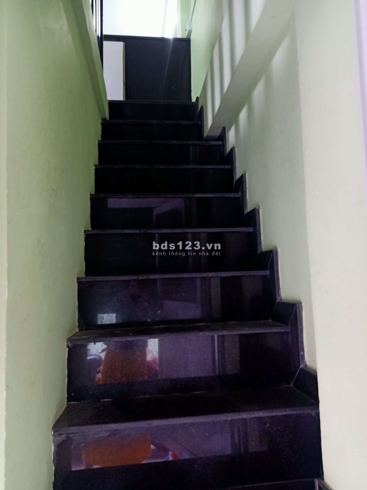 Bán nhà 1 trệt 2 lầu sân thượng giá 2,35 tỷ