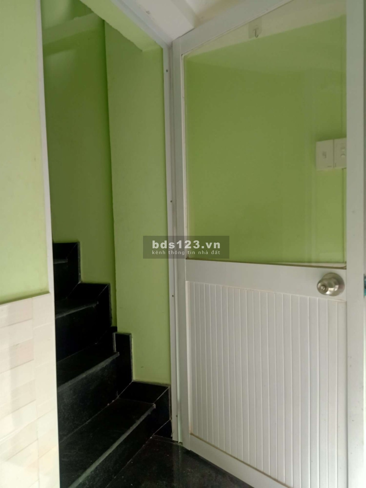 Bán nhà 1 trệt 2 lầu sân thượng giá 2,35 tỷ
