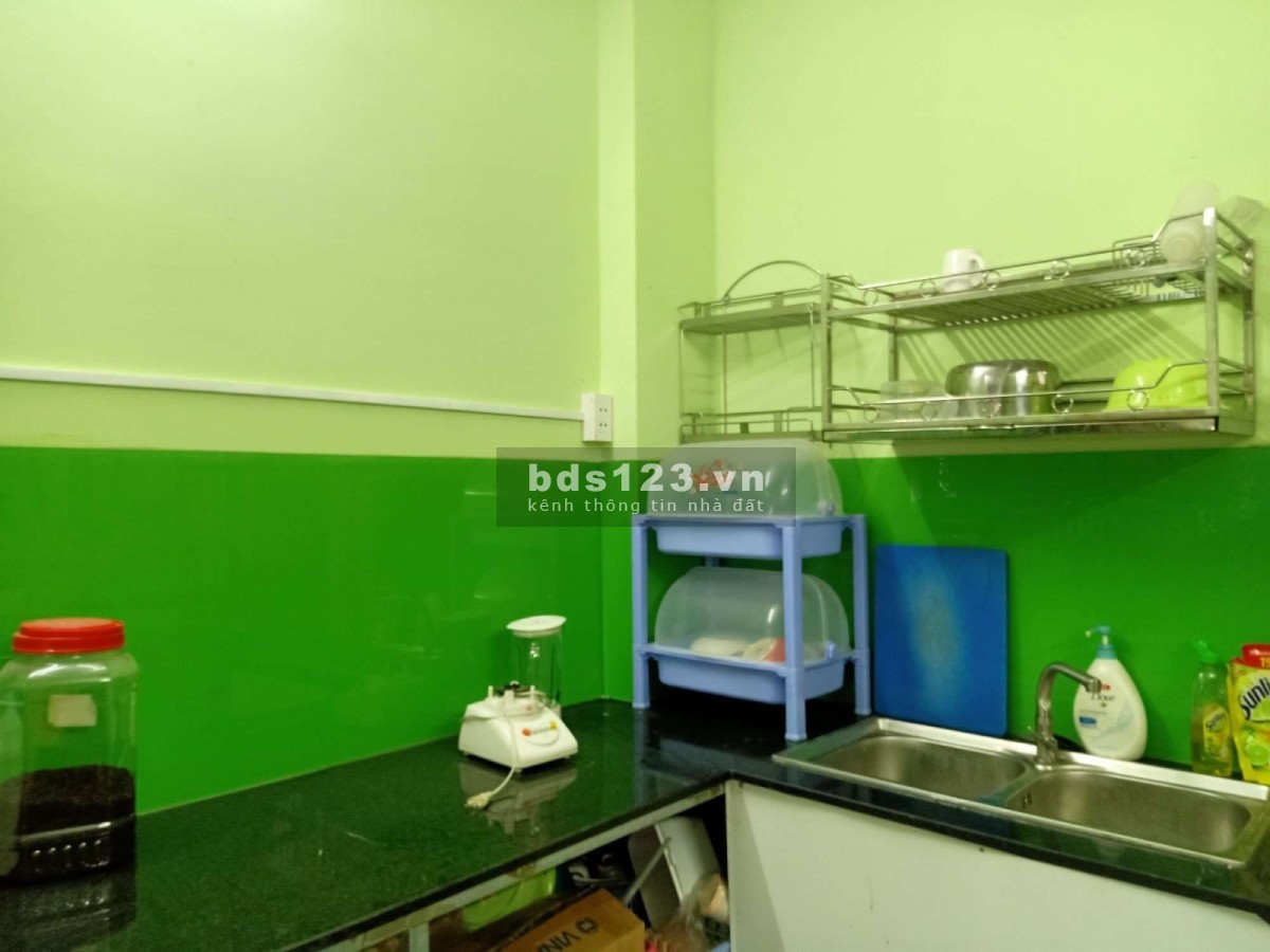 Bán nhà 1 trệt 2 lầu sân thượng giá 2,35 tỷ