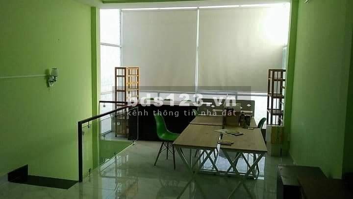 Bán nhà 1 trệt 2 lầu sân thượng giá 2,35 tỷ
