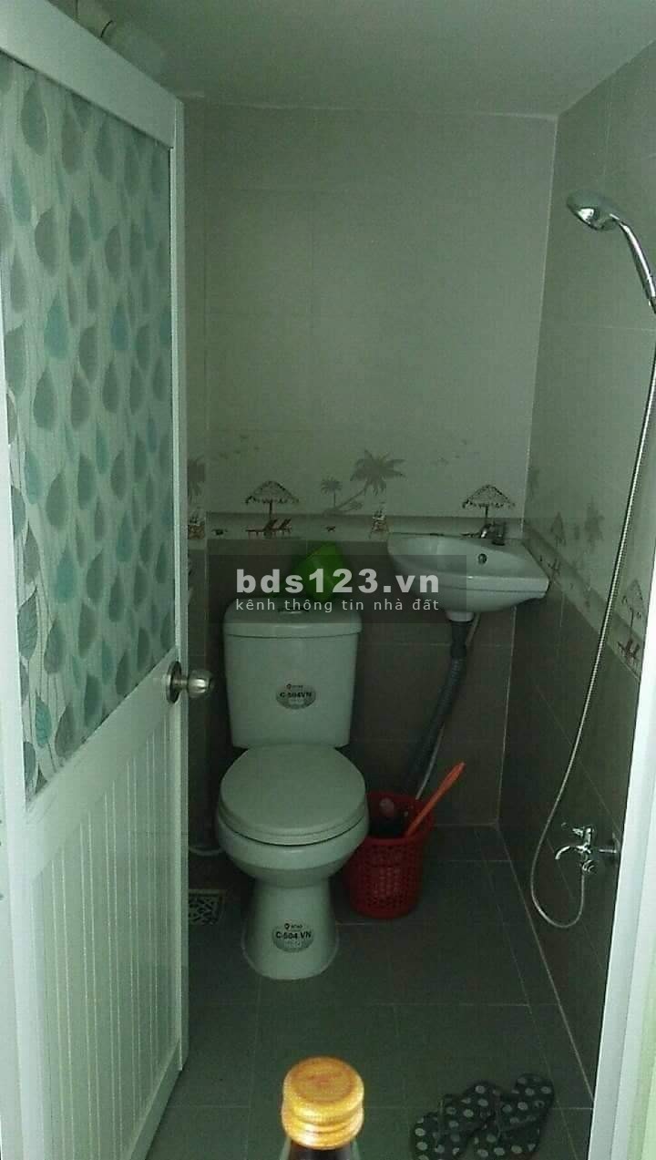Bán nhà 1 trệt 2 lầu sân thượng giá 2,35 tỷ