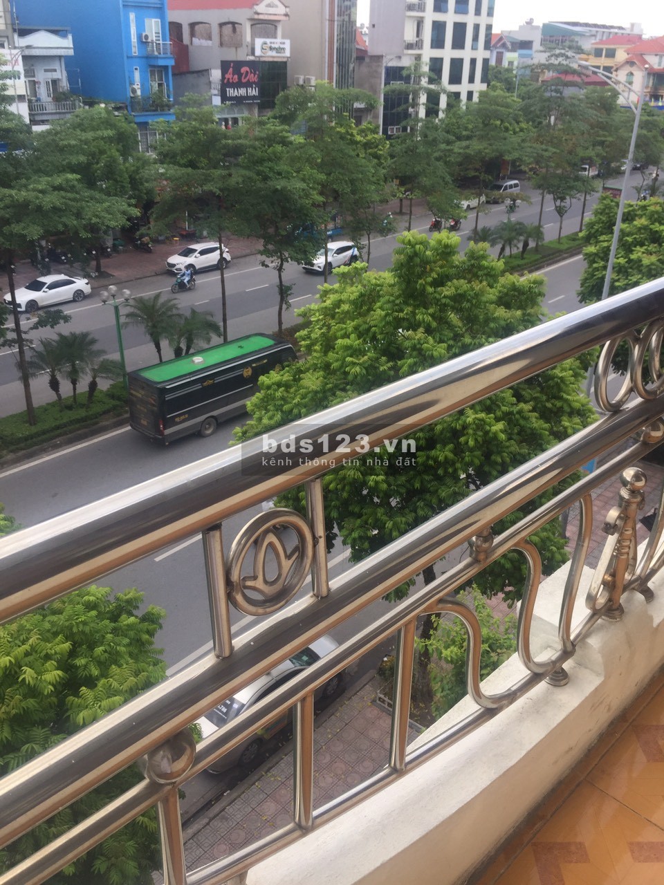 Văn phòng tầng 2 tòa nhà mặt phố Ngô Gia Tự, Long Biên, Hà Nội. DT 70m2 chỉ 5tr