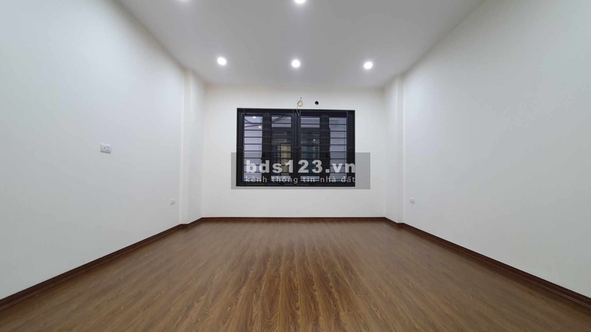Bán nhà đường Hoàng Mai và bước ra Hồ Đền Lữ giá 3.9 tỷ có TL